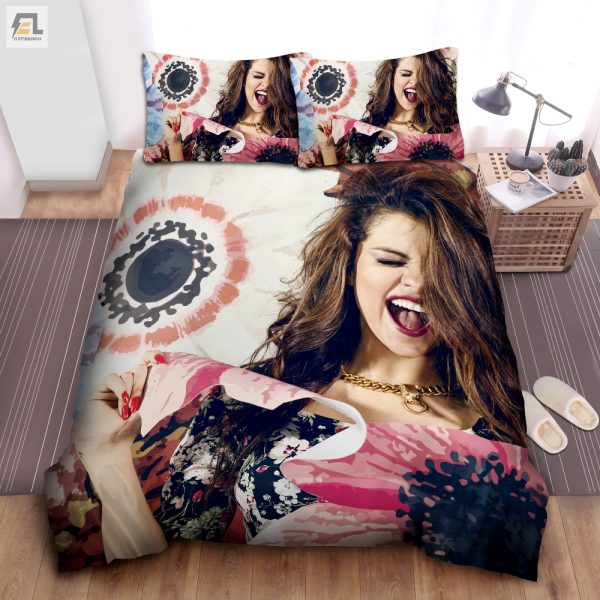 Quirky Selena Gomez Yelling Duvet Cozy Hilarious Bedding elitetrendwear 1